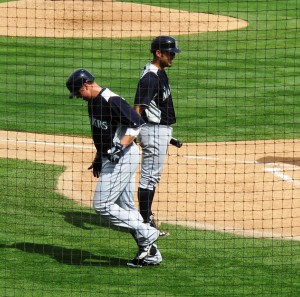 Justin Smoak congratulated after homering