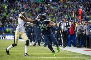 Marshawn Lynch stiff arm on way to end zone