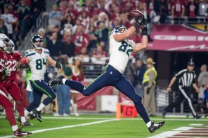 Hawks tight end Luke Willson at work