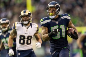 Bruce Irvin returns his interception for a TD