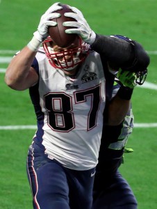 Gronkowski hauls in a Brady TD pass