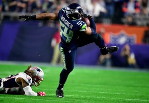 Bobby Wagner intercepts Tom Brady