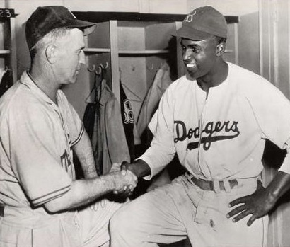 Brooklyn Dodger manager Leo Durocher shakes hands with Jackie Robinson then  with the Dodgers minor league team the Montreal Royals before being called  up to the Major Leagues in 1947 Stock Photo 